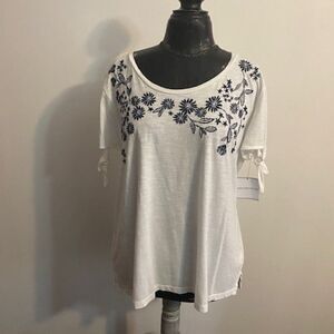 Liz Claiborne Knotted Embroider short sleeve T-shirt, size XL